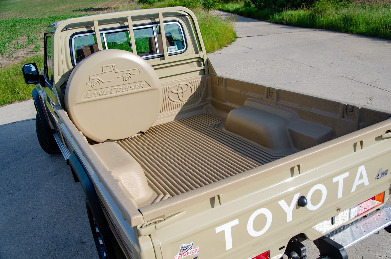 Toyota Land Cruiser 70