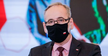 Szczepionka na COVID-19. Adam Niedzielski o wysokiej karze dla WUM