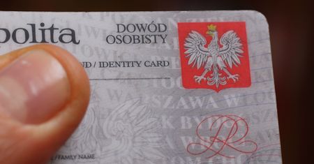 Koniec plastikowych dowodów w UE? Nadchodzi rewolucja w dokumentach