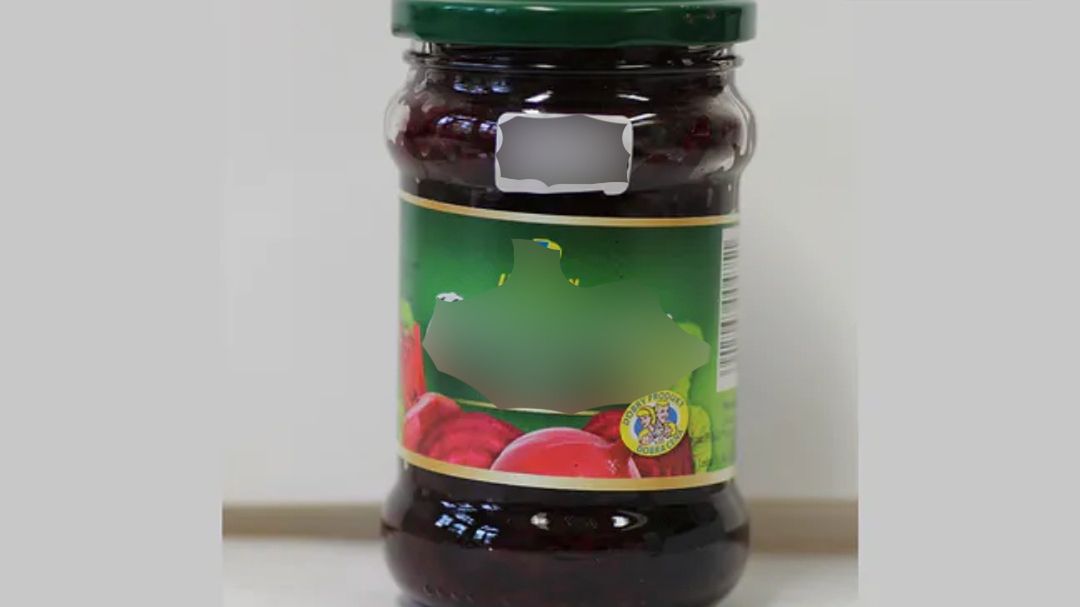 W tych buraczkach wykryto kawałki szkła, pleśń i martwe szkodniki