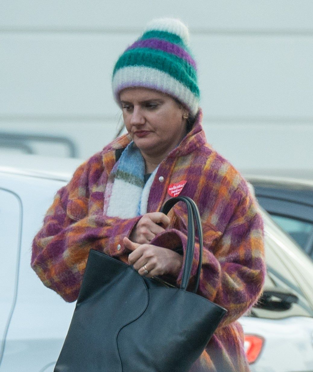 Naturalna Zofia Zborowska załatwia sprawunki na mieście 