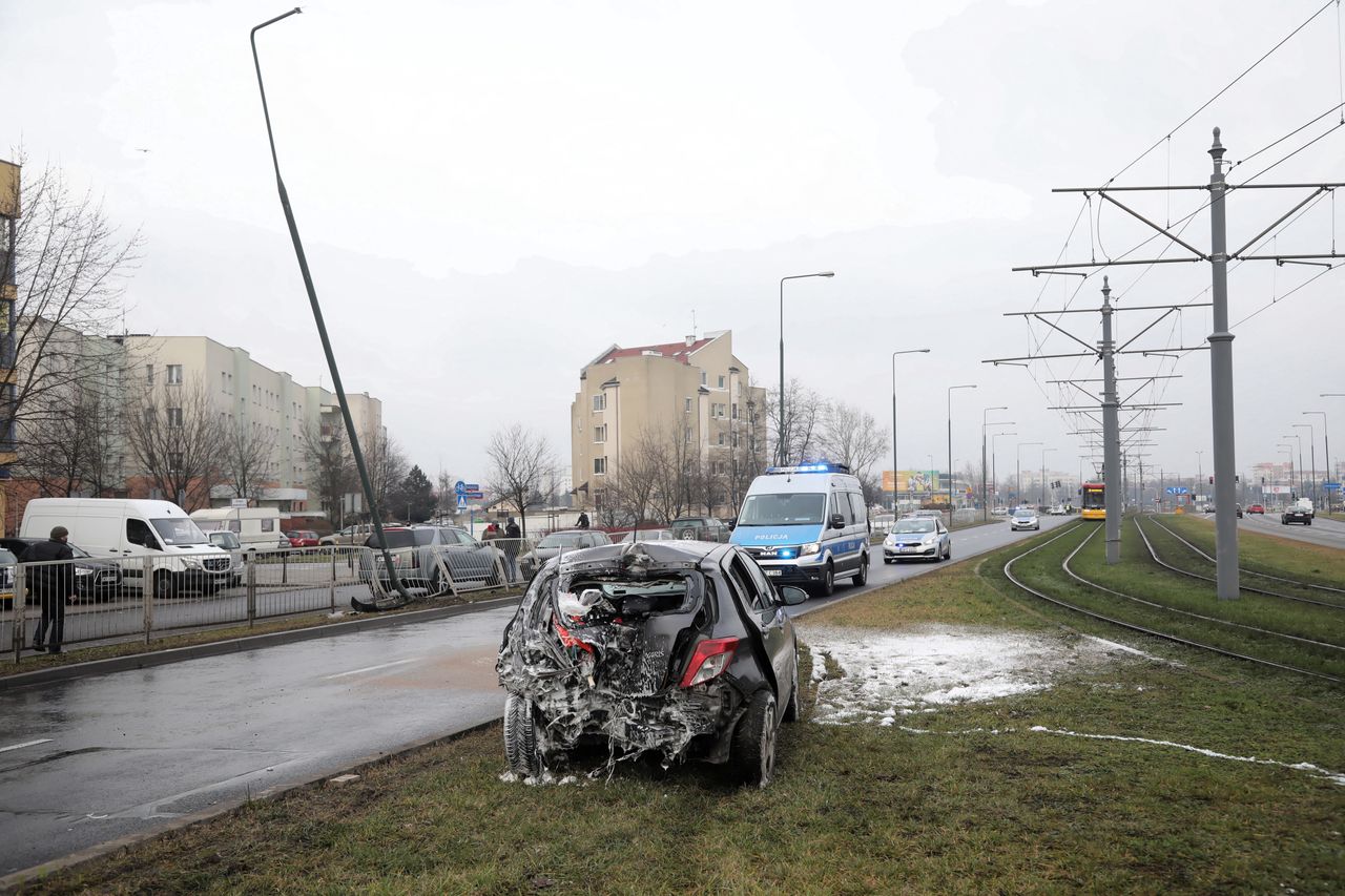 Warszawa. Jedna osoba ranna w wypadku na Bemowie. Spore utrudnienia drogowe