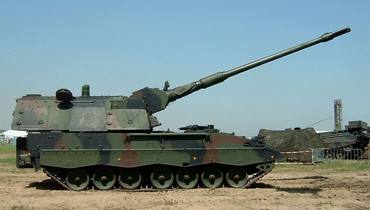 Panzerhaubitze 2000 - dobrze widoczna długość lufy