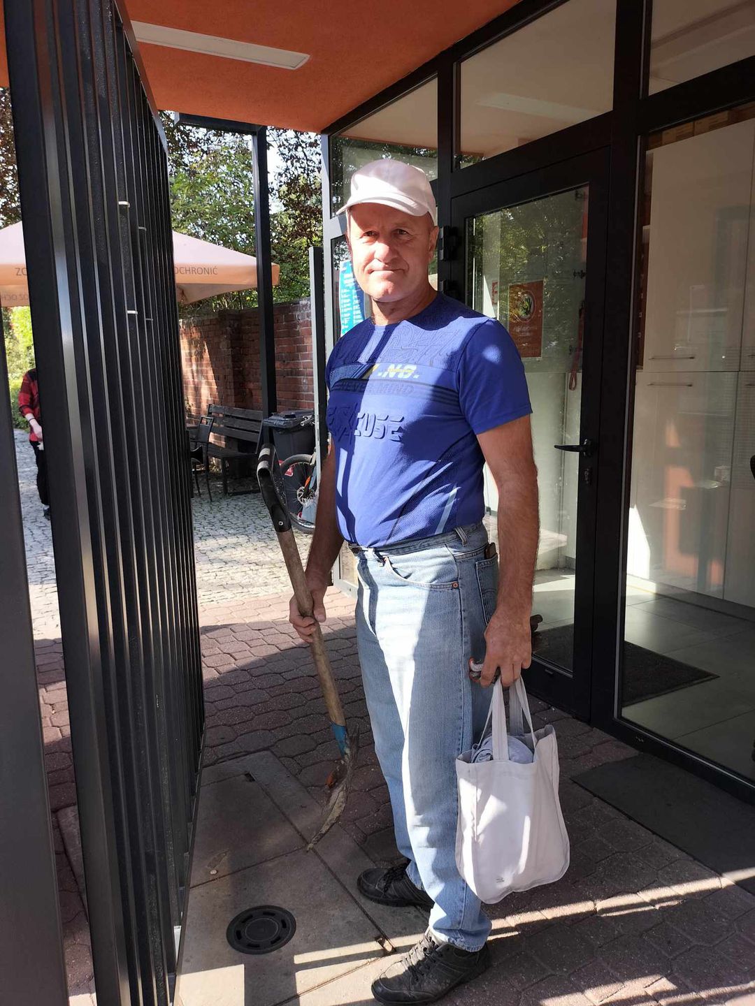 przed wejściem do ZOO