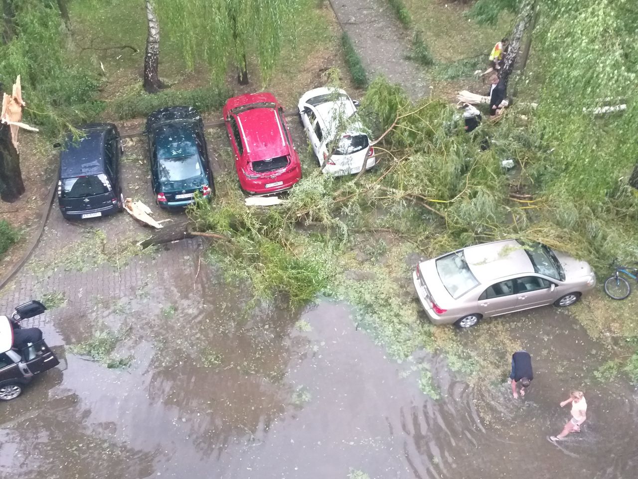 Silne burze nad Polską. Chłodny front sunie na wschód