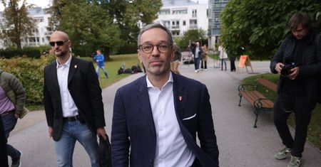 Polityczny zwrot w Austrii. Wygrywa skrajna prawica