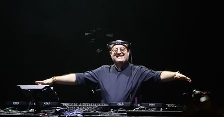 W nietypowy sposób uczcili pamięć papieża. Ksiądz jako DJ