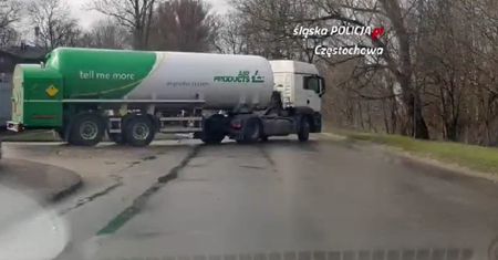 Nietypowa misja policjantów. To był transport na wagę życia