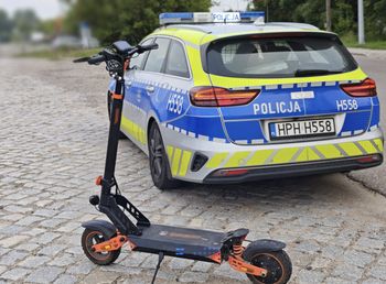 Nietrzeźwa jechała hulajnogą. Sprawa trafi do sądu dla nieletnich