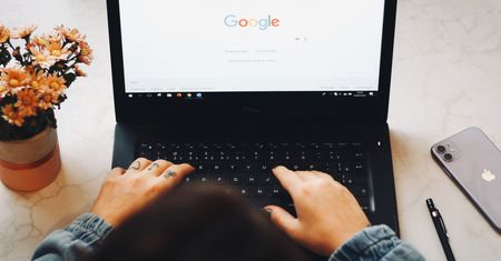 Polacy skarżą się na dziwny komunikat Google. Dostałeś? Zatem, nie rozumiesz idei haseł