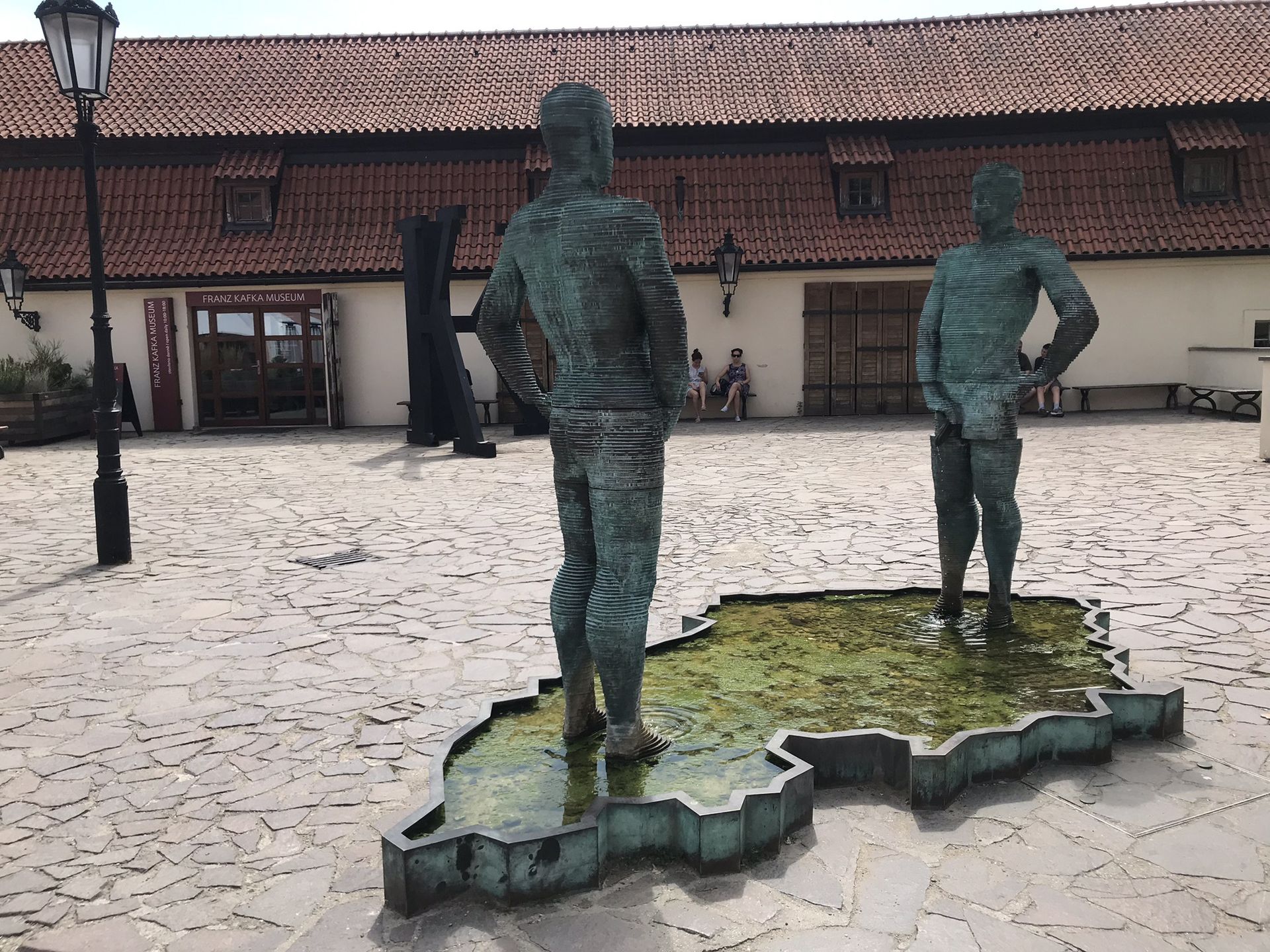 Rzeźba "Sikający" 