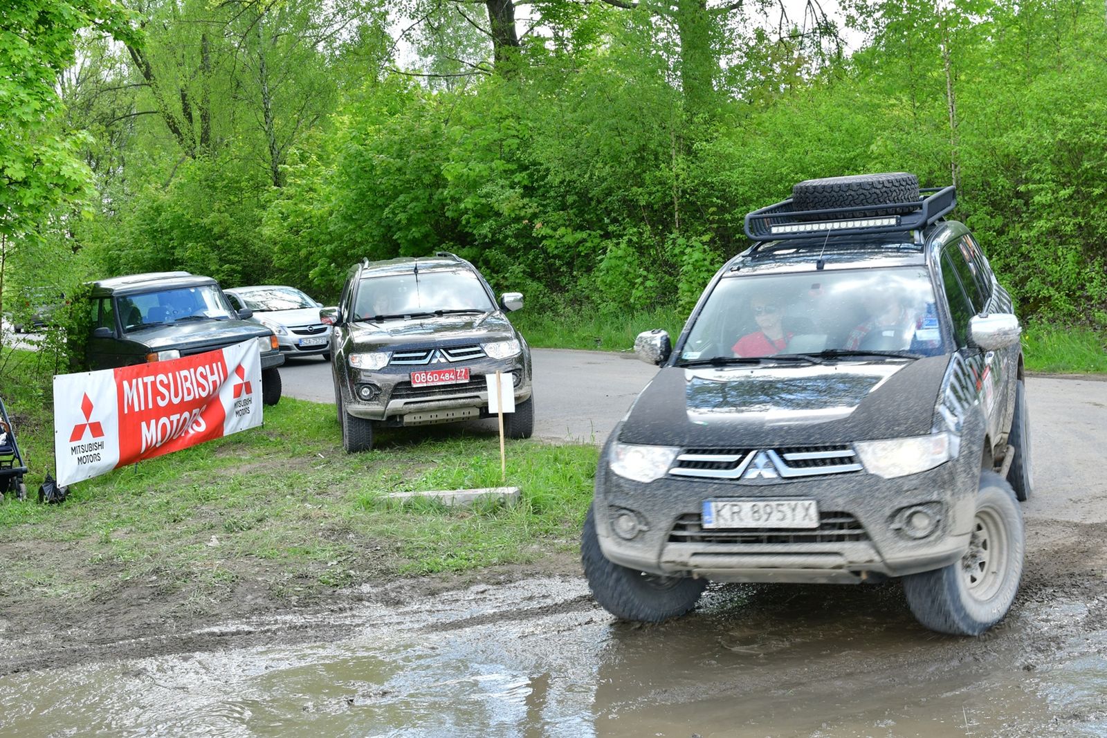 ... a najlepiej od razu po zakupie auta zaliczyć jakąś offroadową imprezę, pokroju "Zlot Mitsubishi".