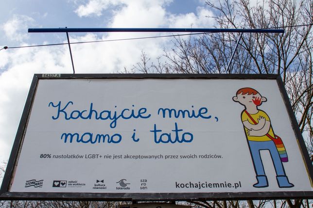 Bydgoszcz. Kampania plakatowa ''Kochajcie mnie, mamo i tato''