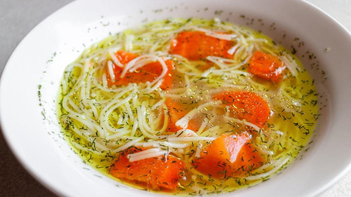 Przygotuj rozgrzewający i aromatyczny rosół na obiad