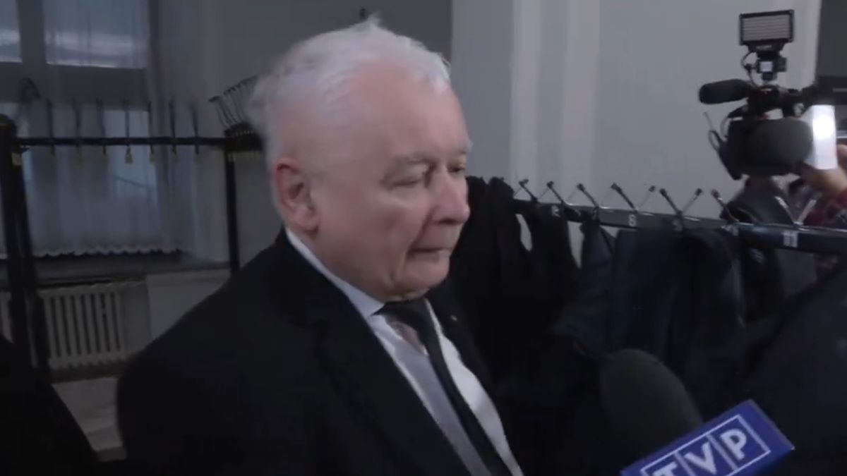 Jarosław Kaczyński szuka palta