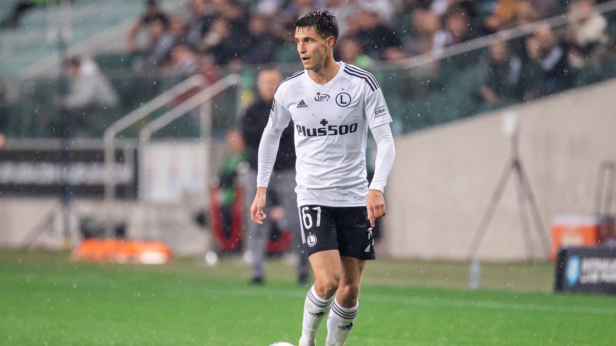 WARSAW, POLAND - 2022/10/08: Bartosz Kapustka of Legia seen during the Polish PKO Ekstraklasa League match between Legia Warszawa and Warta Poznan at Marshal Jozef Pilsudski Legia Warsaw Municipal Stadium. Final score; Legia Warszawa 1:0 Warta Poznan. (Photo by Mikolaj Barbanell/SOPA Images/LightRocket via Getty Images)