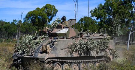 Australia dalej wspiera Ukrainę. Dostarczyła transportery opancerzone