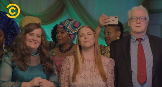 Czeska KRRiT bada sceny erotyczne i wulgaryzmy w Comedy Central Polska