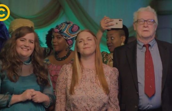 Czeska KRRiT bada sceny erotyczne i wulgaryzmy w Comedy Central Polska