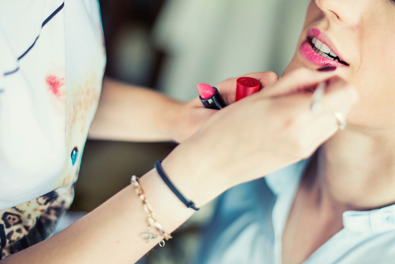 Makijaż okolicznościowy – czym się wyróżnia i jak go zrobić?