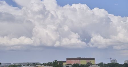 Kolejny dzień z ostrzeżeniami IMGW dla naszego regionu. Burze z gradem i intensywnymi opadami deszczu