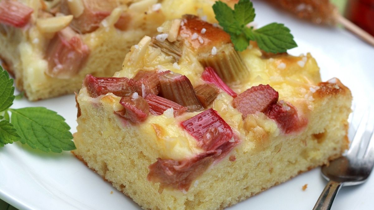 Przepis na najszybsze ciasto z rabarbarem