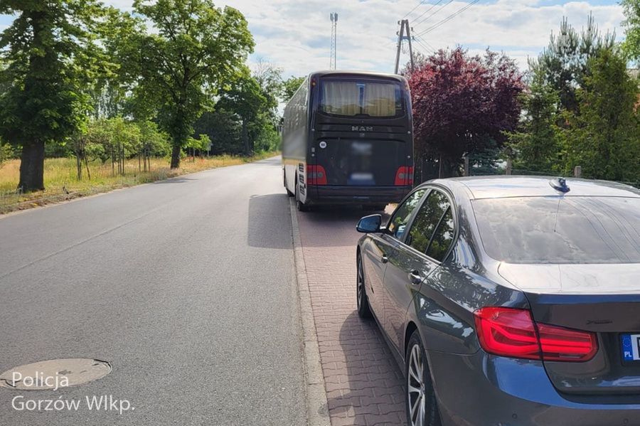 Miał wieźć dzieci na wakacje, ale przyjechała policja z alkomatem