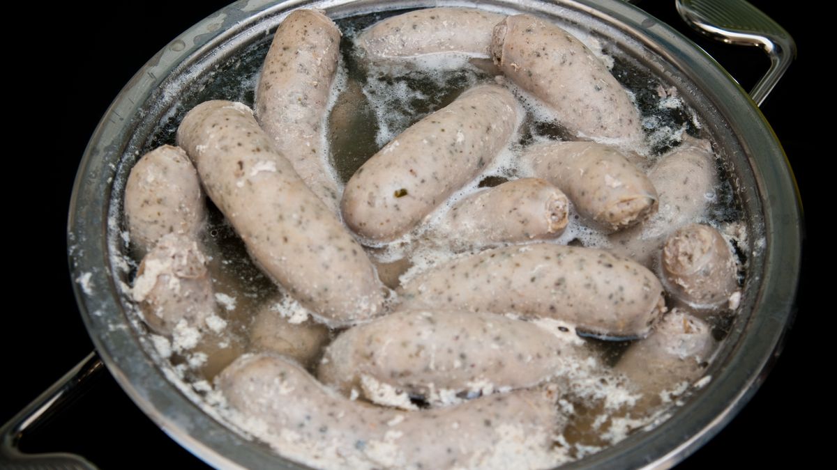 Czy trzeba gotować białą kiełbasę parzoną?