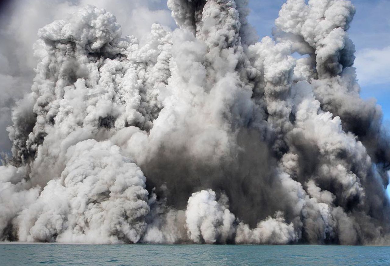 To największa podwodna erupcja. Doprowadziła do powstania wulkanu