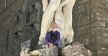 Media za Odrą: "Idiota" z Niemiec zniszczył fontannę we Florencji