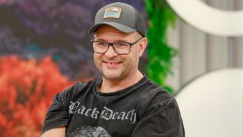 Tomasz Karolak nie popisał się na ulicy. Zostawił Audi na ścieżce rowerowej i poszedł na KEBABA