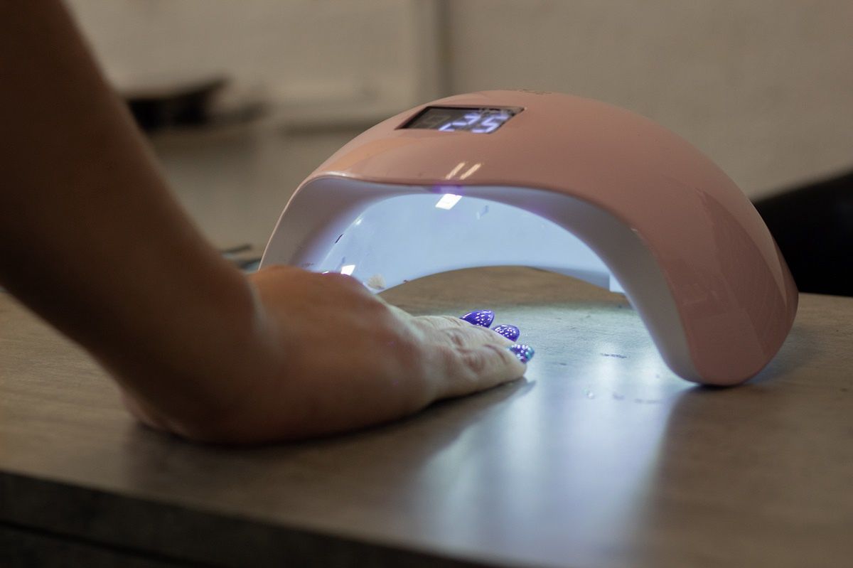 Gel manicures under UV lamp linked to cancer risk, warns expert