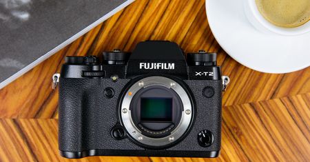 Nadchodzi flagowy Fujifilm X-H1 i amatorskie X-A5 i X-T100?
