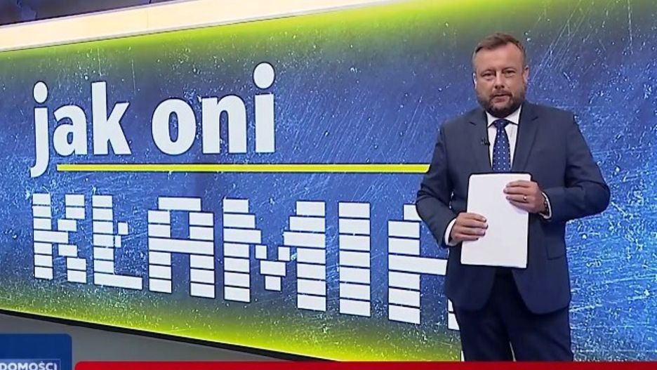 Adrian Klarenbach jest jednym z prowadzących program "Jak oni klamią"