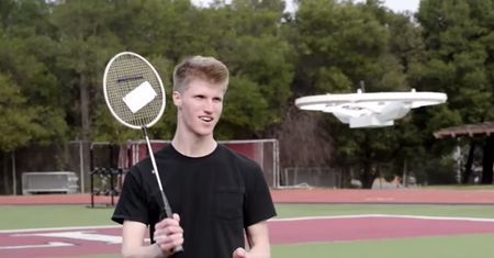 Zyro DroneBall: Wii na świeżym powietrzu. Dron latającą piłką - ciekawe, ale niepotrzebne?