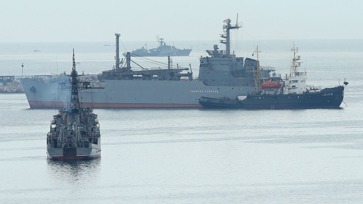 Rosyjskie okręty wojenne na Morzu Czarnym. To przez nie Ukraina ma kłopoty z eksportem zboża