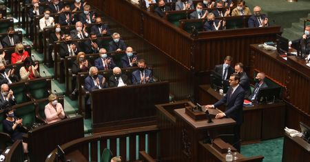 Wyciekły numery telefonów polityków PiS. "Wszyscy są wściekli". Dostają pogróżki