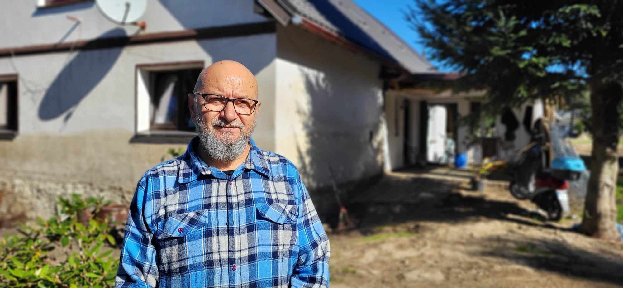 "Jak przyszły deszcze, pojechałem do córki, żona chciała zostać"
