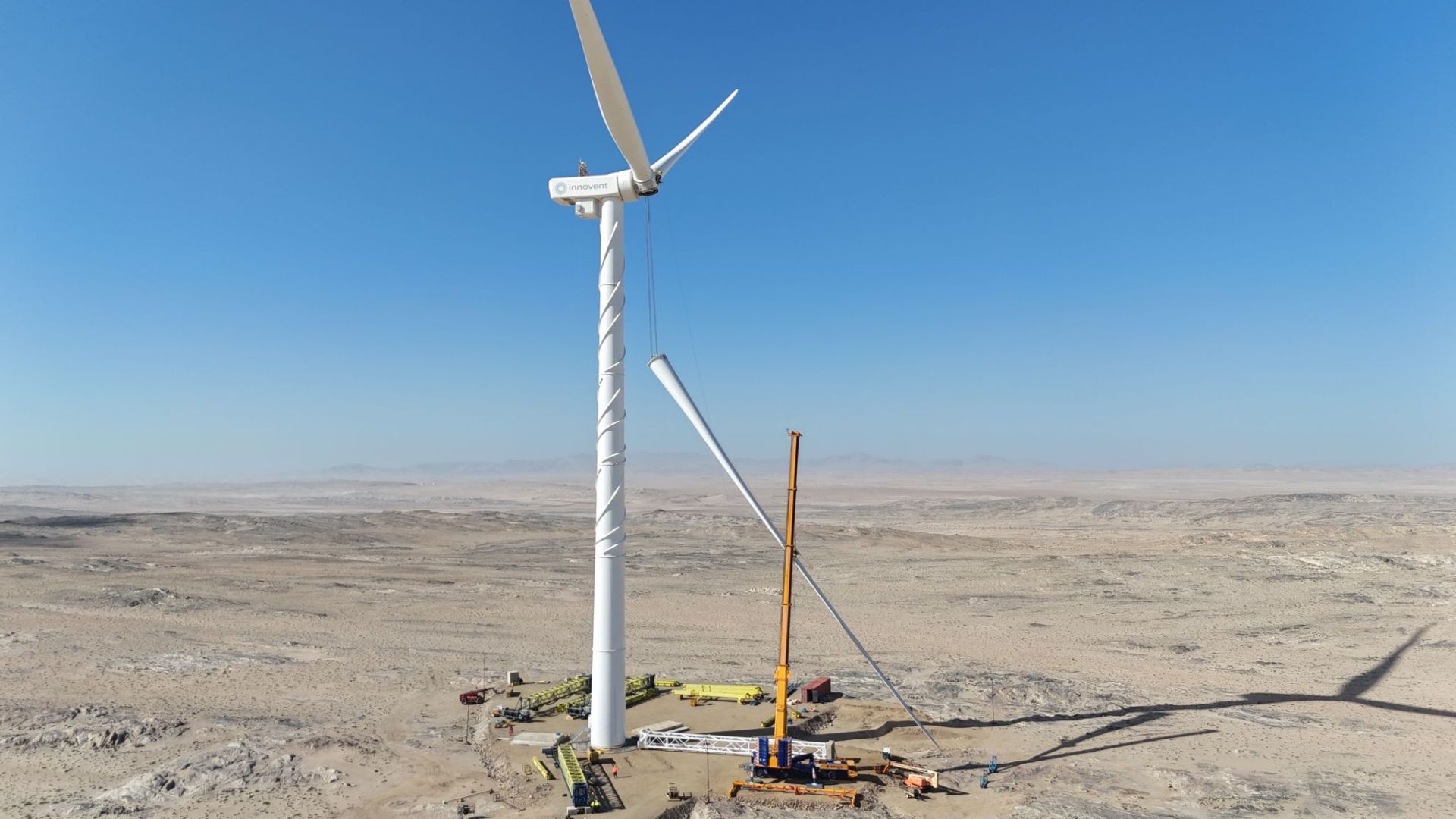 Nowa era energetyki w Afryce. Budują farmę w Namibii bez użycia dźwigu