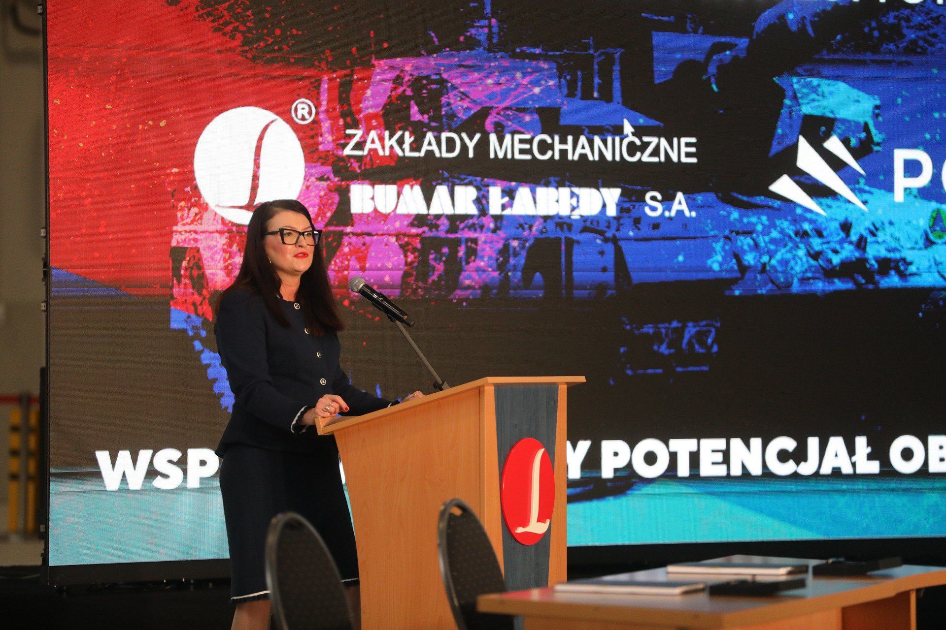 Podpisanie umowy inwestycyjnej w Bumarze Łabędy