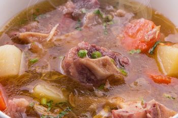 Kiedyś gotowali ją biedni. Dziś to przysmak na rodzinnych uroczystościach