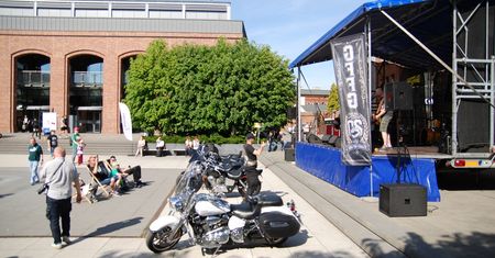 Motokrew we Włocławku. Motocykle, muzyka i pomoc w jednym miejscu