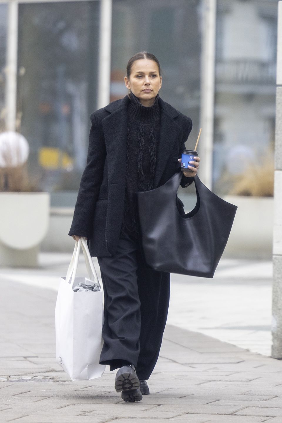 Paulina Sykut-Jeżyna wraca z udanego shoppingu