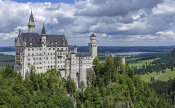 Wycieczka po Europie śladem filmów Walta Disney’a: 6 prawdziwych miejsc-inspiracji