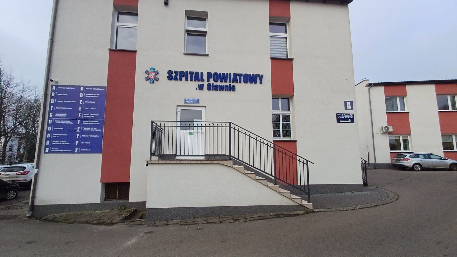 Szpital Powiatowy w Sławnie - przybywa miejsc parkingowych i będzie remont dróg wewnętrznych