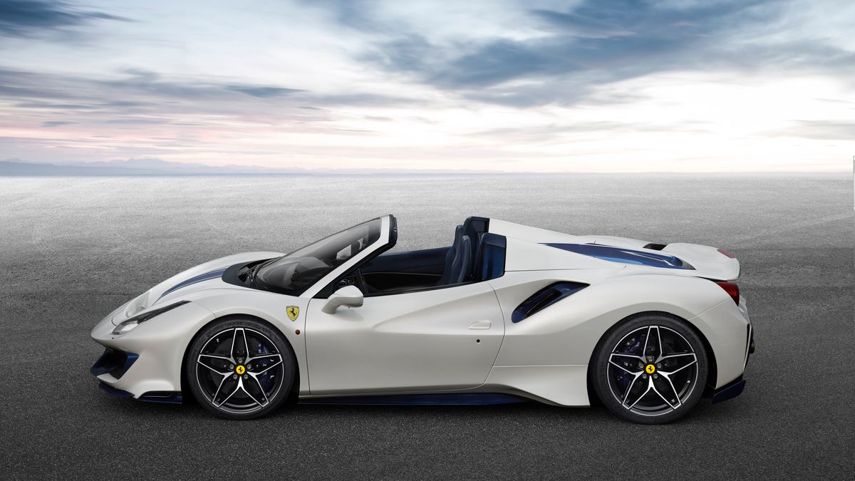 Dach w Ferrari 488 Pista Spider otwiera się w 14 sekund