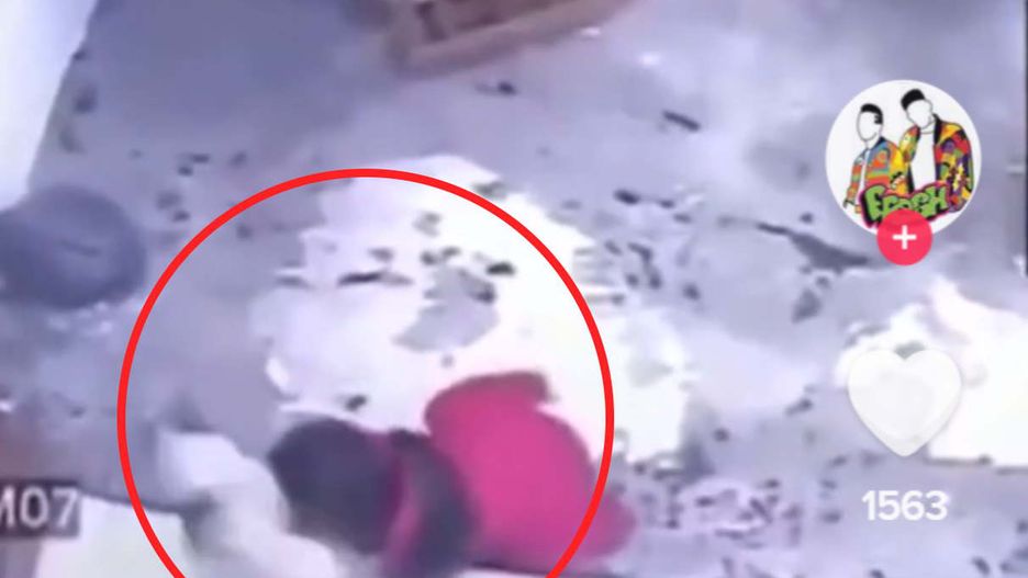 Kot uratował dziecko przed upadkiem ze schodów