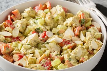 Ta sałatka to mój wielkanocny hit. Muszę robić 4 miski, żeby starczyło