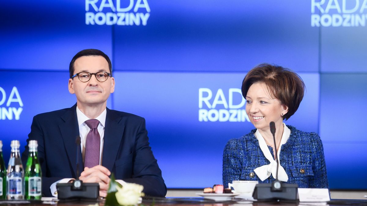 Premier Mateusz Morawiecki i minister rodzinu i polityki społecznej Marlena Maląg