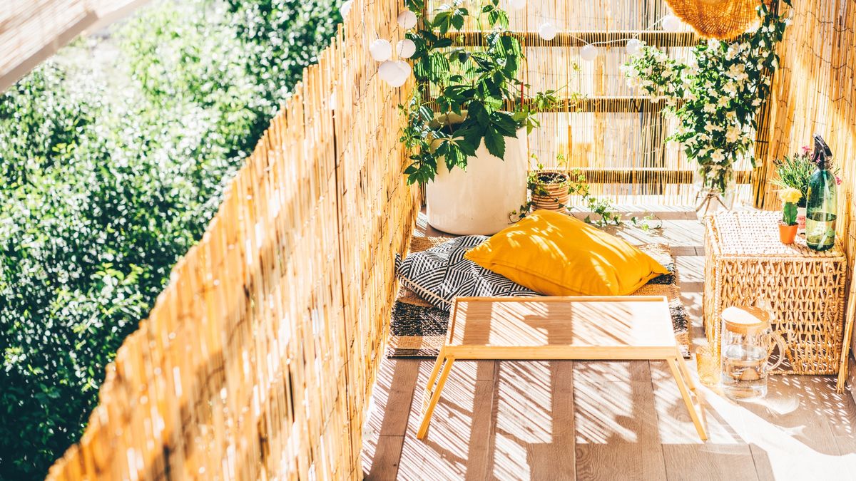 The cozy, sun-drenched balcony is decorated with bamboo screens, lush plants and comfortable cushions on the floor. This inviting outdoor nook captures the essence of urban relaxation and mindful living.
Maria Korneeva